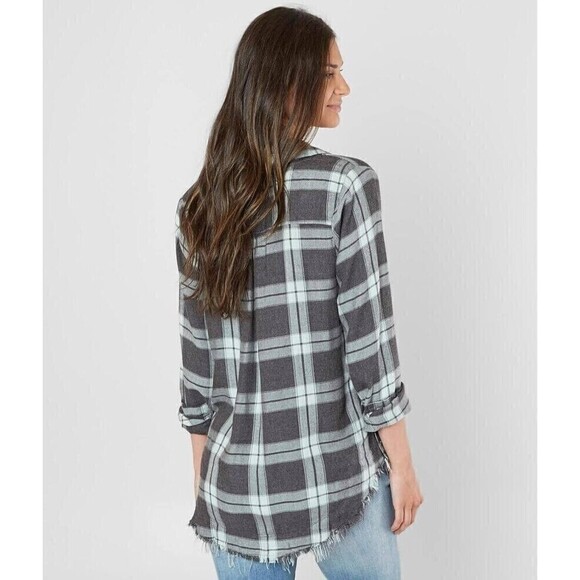 BKE Eased Womens Gray Split V-Neck Soft 100% Rayon Plaid Button Up Shirt Small - Picture 2 of 12